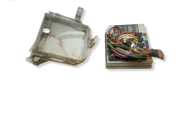 Nissan Micra Fuse module 71547032 284B8AX000