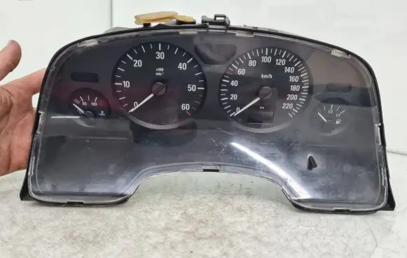 Opel Zafira A Speedometer (instrument cluster) 24461749