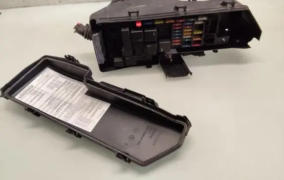 Volvo S60 Fuse module 9494210
