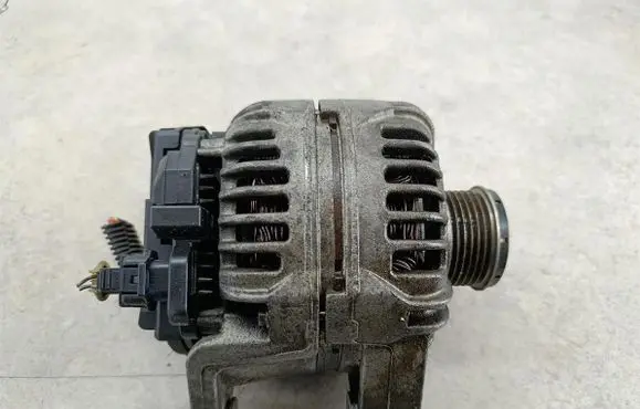 Opel Meriva B Generator/alternator 13284408CP
