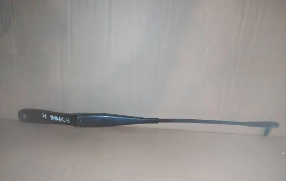 Opel Astra H Front wiper blade arm 13111220