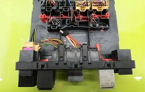 Volkswagen Touran I Central body control module 1K0937049T