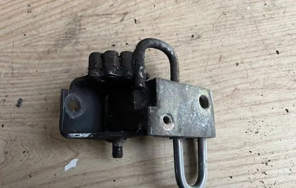 Seat Ibiza III (6L) Front door lower hinge 4B0831412B