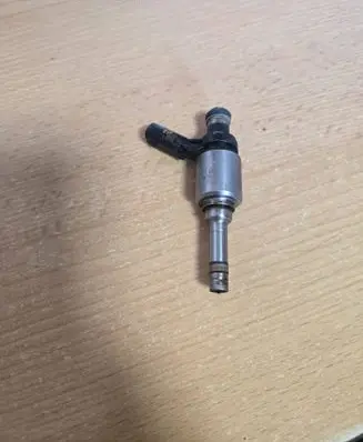 Audi A4 S4 B9 Fuel injector 06L906036K