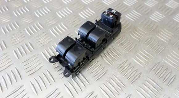 Lexus CT 200H Electric window control switch 8404012180