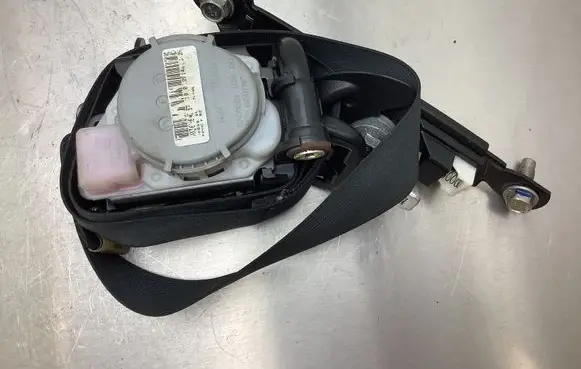 Nissan Qashqai Front seatbelt 3066322