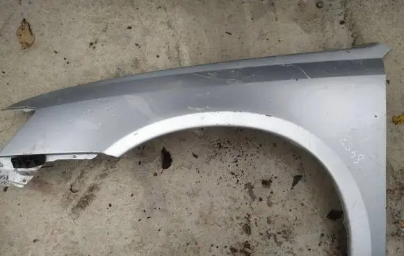 Subaru Legacy Fender pilkas