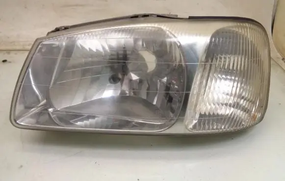 Hyundai Accent Headlight/headlamp