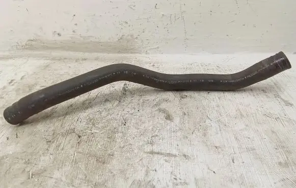 Engine coolant pipe/hose
