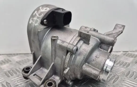 Mercedes-Benz GLC C253 Water pump A2642000301 M0107095