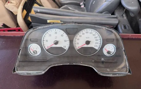 Speedometer (instrument cluster)