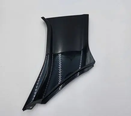 Rear fender molding trim