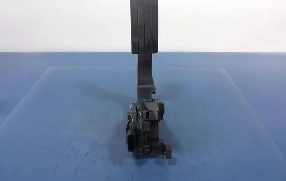 Renault Clio I Accelerator throttle pedal 180029347R