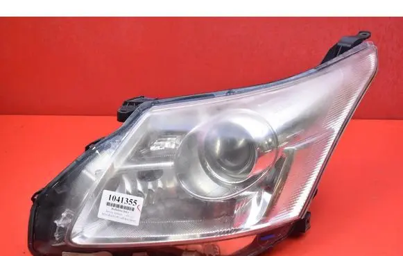 Toyota Avensis Verso Headlight/headlamp 05-14