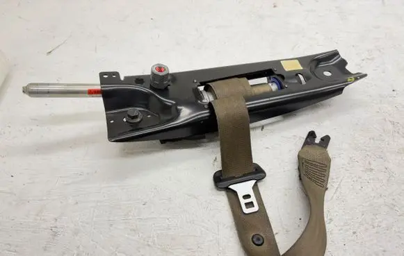 Volvo S80 Front seatbelt 39865064