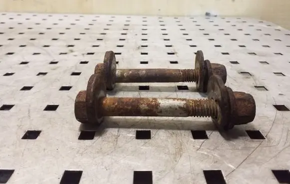 Ford Kuga II Rear suspension camber bolt 