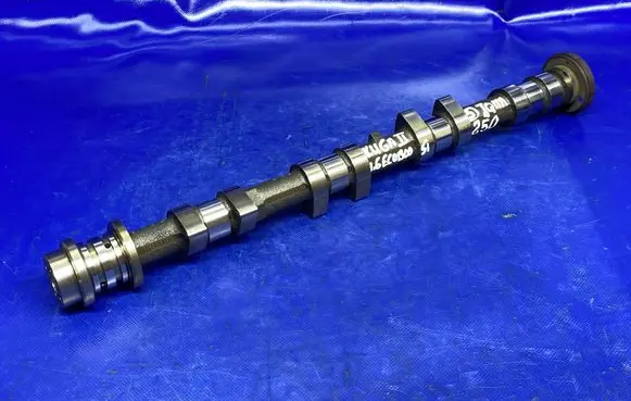 Ford Kuga II Camshaft BM5G6A270