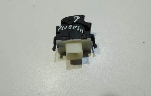 Toyota Avensis T250 Electric window control switch 8481005050