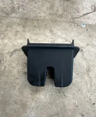Audi A3 S3 8V Tailgate/boot lid lock trim 4H0827520