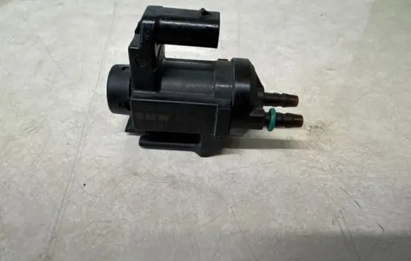 BMW 4 F32 F33 Vacuum valve 8570591