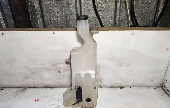 Iveco Daily 30.8 - 9 Windshield washer fluid reservoir/tank 500336393