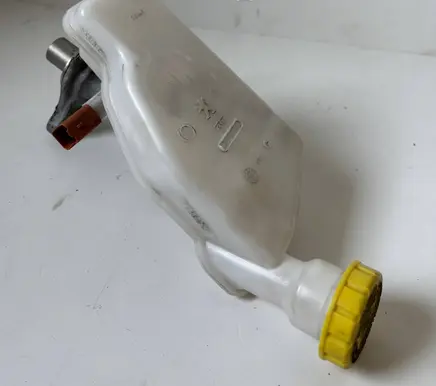 Peugeot 2008 I Master brake cylinder 32069745