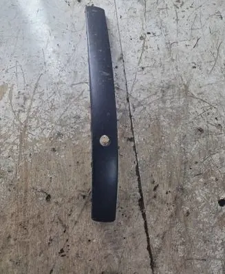 Front bumper splitter molding
