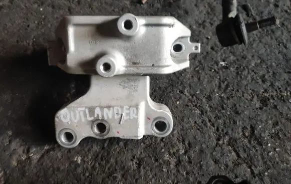 Mitsubishi Outlander Engine mount vacuum valve brak