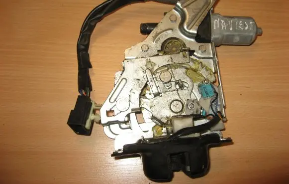 Lincoln Navigator Loading door lock 