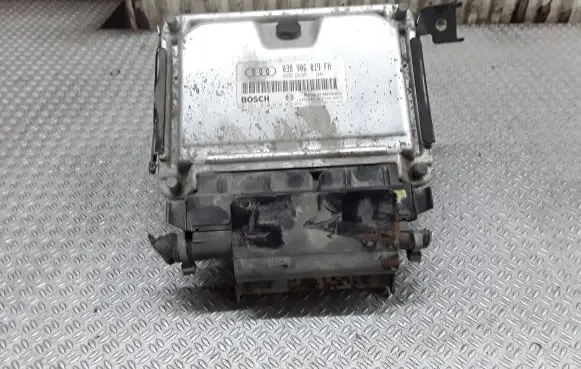 Audi A3 S3 8L Engine control unit/module 038906019FH 0281010670