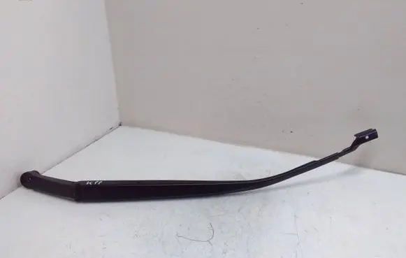 Toyota Prius (XW50) Front wiper blade arm