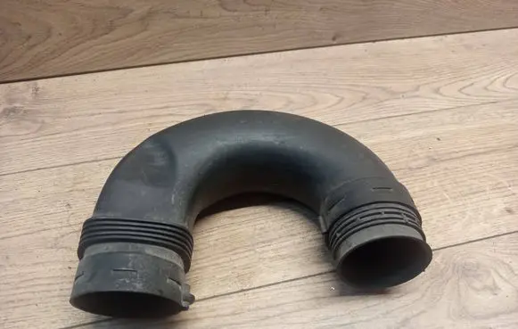 Volkswagen PASSAT B6 Air intake duct part 1K0129618BA