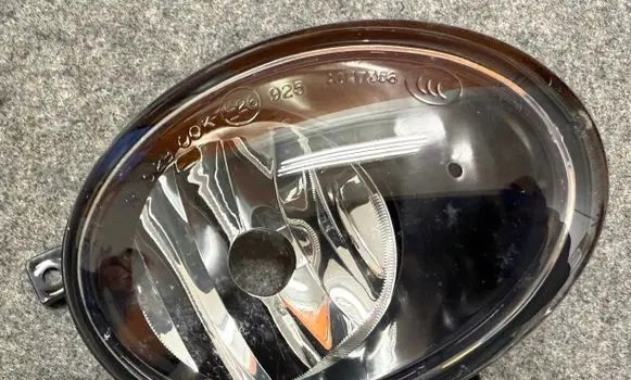 Volkswagen Touareg II Front fog light 7P6941700