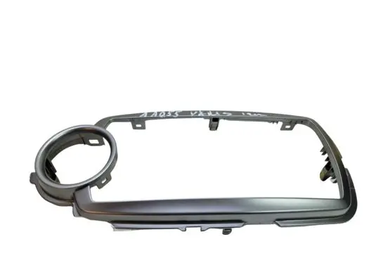 Toyota Yaris Radio/GPS head unit trim 864510D010