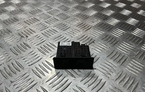 Nissan Qashqai J12 USB socket connector 284H36RA1A