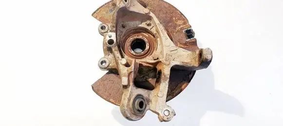 Rear wheel hub