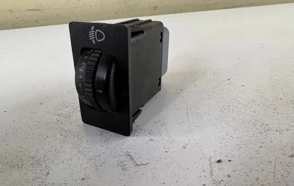 Toyota Avensis T220 Headlight level height control switch