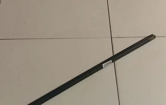 Volkswagen PASSAT B4 Rear door glass trim molding 