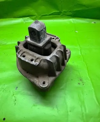 BMW 5 F10 F11 Engine mount bracket 6777371 68623513