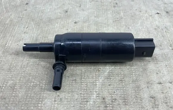 BMW 5 F10 F11 Headlight washer pump 7217792