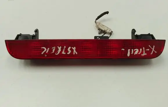 Nissan X-Trail T30 Third/center stoplight P1842