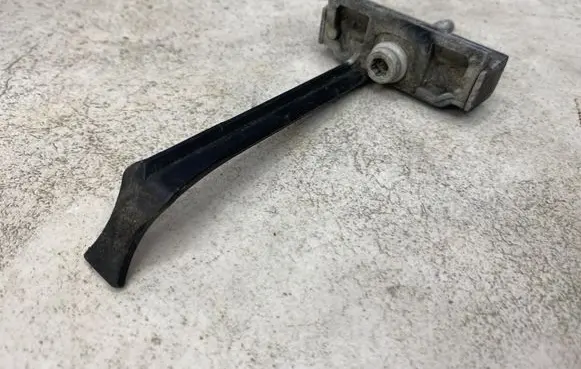 Audi A4 S4 B7 8E 8H Battery bracket 8E0803123
