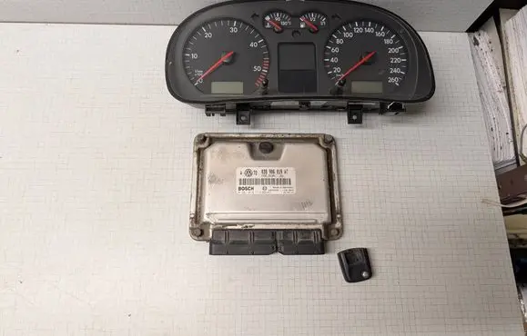 Volkswagen Golf IV Engine ECU kit and lock set 038906019AT 1j0920826cx 0281010974