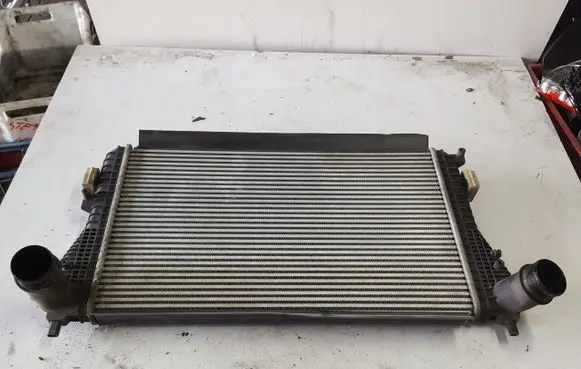 Volkswagen PASSAT B7 Intercooler radiator 3C0145805AN
