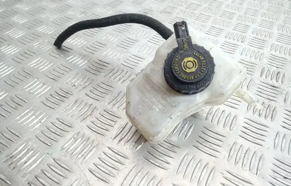 BMW 1 E81 E87 Brake fluid reservoir 