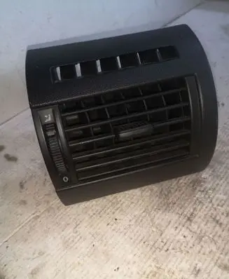 Volkswagen Fox Dashboard side air vent grill/cover trim 5Z0819704 5Z0857172A 5Z0857172