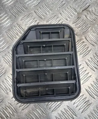 Ford Galaxy Quarter panel pressure vent 