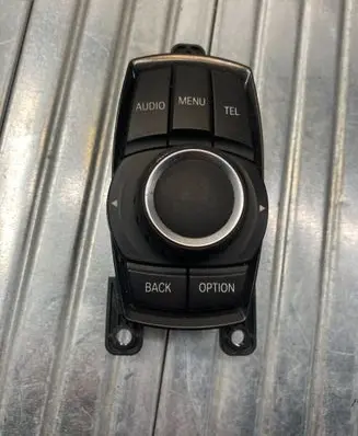 Head unit multimedia control