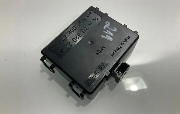 Mercedes-Benz E W211 Rain sensor A2118202285 73628102 5DC00842402
