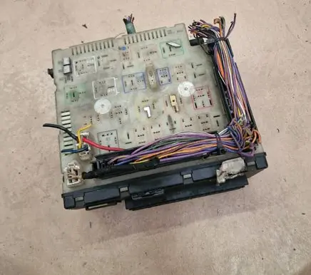 Ford Escort Fuse module 97AG14A073EC